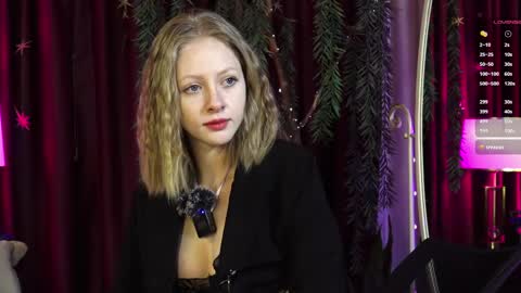 Snapshot of mia_vebes chatting on March 1, 11:26 pm Mia online show from March 1, 11:26 pm