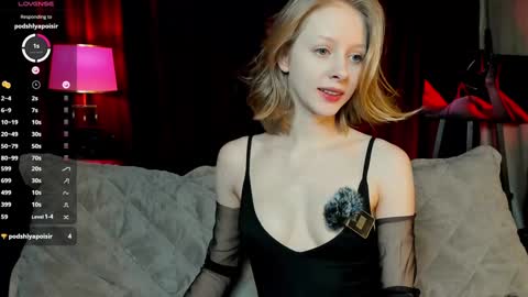 Snapshot of mia_vebes chatting on January 6, 12:16 am Mia online show from January 6, 12:16 am