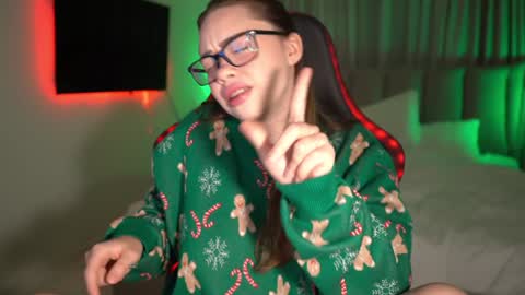 VixenMia online show from December 14, 3:39 am