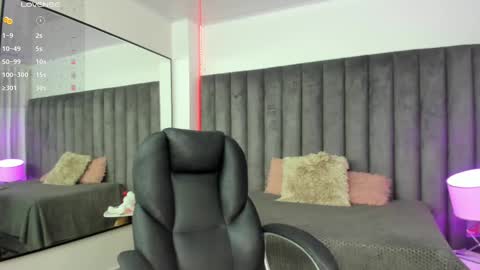Mia online show from March 10, 6:16 am