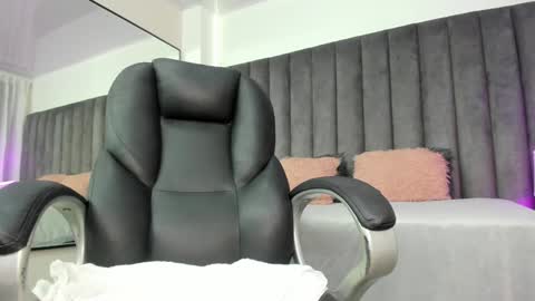 Mia online show from January 22, 5:59 am