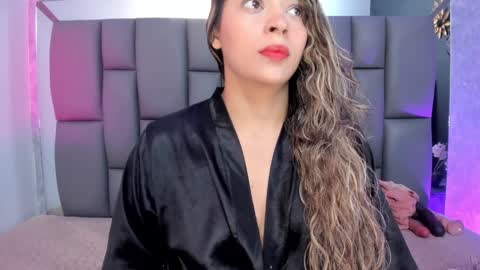 Mia online show from February 1, 12:04 pm