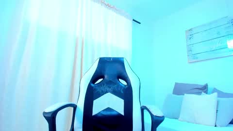 miadiamondd online show from February 8, 7:49 pm