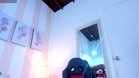 miadiamondd online show from March 7, 10:43 pm