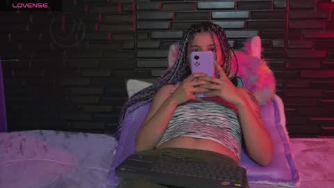 Snapshot of miadimota chatting on December 6, 5:03 am Mia online show from December 6, 5:03 am