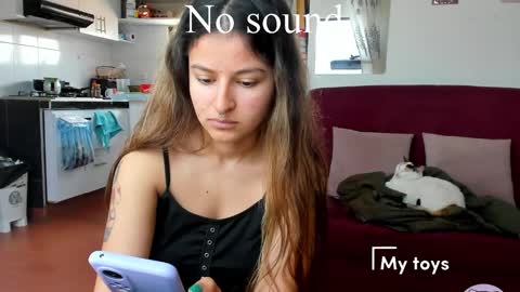 Snapshot of miadimota chatting on February 5, 3:31 pm Mia online show from February 5, 3:31 pm