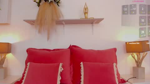 Snapshot of miaebony_ chatting on February 1, 8:26 pm Call me Mia online show from February 1, 8:26 pm