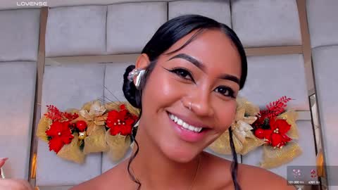 Snapshot of miaebony_ chatting on December 17, 11:16 pm Call me Mia online show from December 17, 11:16 pm