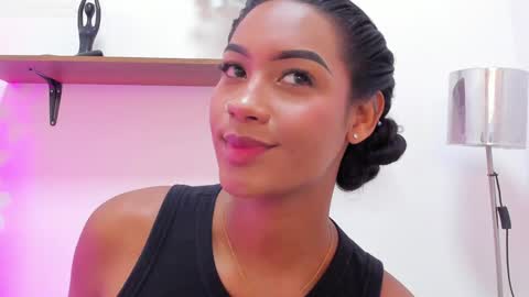 Snapshot of miaebony_ chatting on December 18, 2:49 pm Call me Mia online show from December 18, 2:49 pm