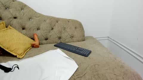 Snapshot of miah_bigboobs chatting on March 3, 11:33 am Miah Collins online show from March 3, 11:33 am