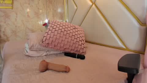 Snapshot of miah_sense chatting on February 2, 5:53 am Miah online show from February 2, 5:53 am