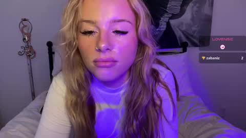 Snapshot of miaharperxox chatting on February 28, 11:12 pm Mia Harper online show from February 28, 11:12 pm