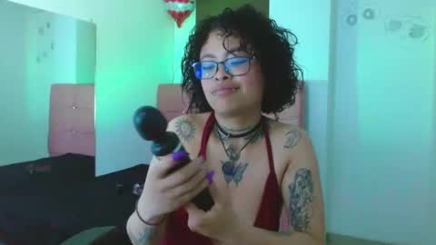 Snapshot of miahernadez303av chatting on March 3, 2:47 am MIA VELEZ online show from March 3, 2:47 am