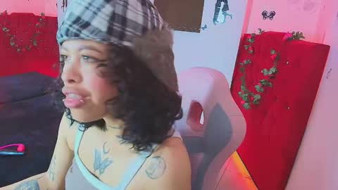 Snapshot of miahernadez303av chatting on September 11, 2:13 am MIA VELEZ online show from September 11, 2:13 am