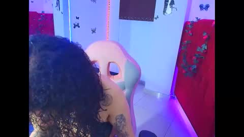 Snapshot of miahernadez303av chatting on September 13, 2:25 am MIA VELEZ online show from September 13, 2:25 am
