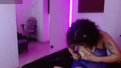 Snapshot of miahernadez303av chatting on February 1, 6:10 am MIA VELEZ online show from February 1, 6:10 am