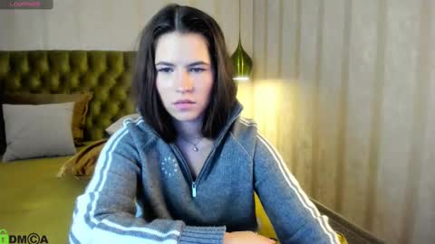 Snapshot of mialellani chatting on March 9, 9:46 am Mia online show from March 9, 9:46 am