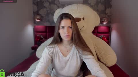 Snapshot of mialellani chatting on January 24, 6:03 am Mia online show from January 24, 6:03 am