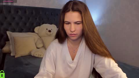Snapshot of mialellani chatting on January 22, 5:48 am Mia online show from January 22, 5:48 am