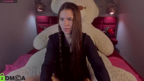 Snapshot of mialellani chatting on January 23, 7:54 am Mia online show from January 23, 7:54 am