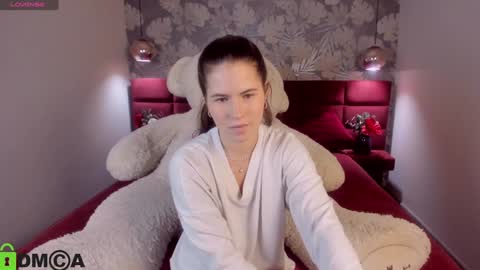 Snapshot of mialellani chatting on February 7, 9:37 am Mia online show from February 7, 9:37 am