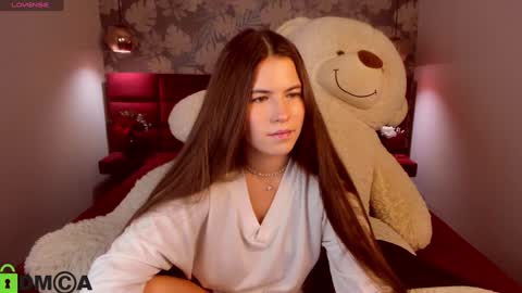 Snapshot of mialellani chatting on January 5, 8:43 am Mia online show from January 5, 8:43 am