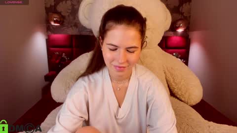 Snapshot of mialellani chatting on January 5, 5:41 am Mia online show from January 5, 5:41 am