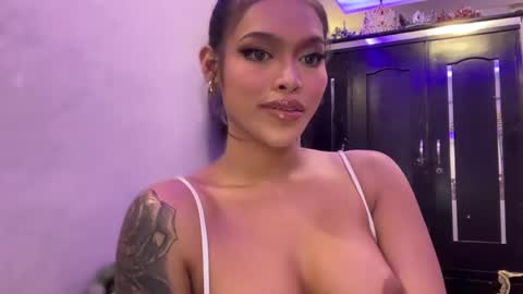 Snapshot of miapasita chatting on February 19, 6:00 pm Mia online show from February 19, 6:00 pm