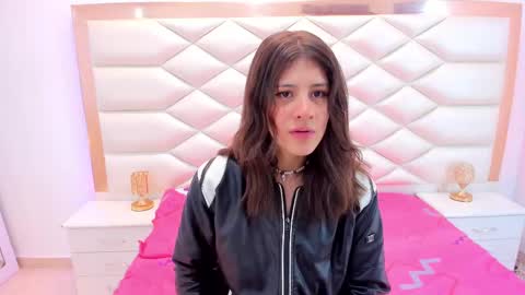 Snapshot of miaqueen021 chatting on February 25, 12:16 pm Sweetie Mia online show from February 25, 12:16 pm