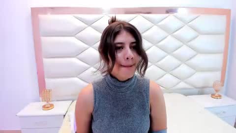 Snapshot of miaqueen021 chatting on February 20, 12:25 pm Sweetie Mia online show from February 20, 12:25 pm