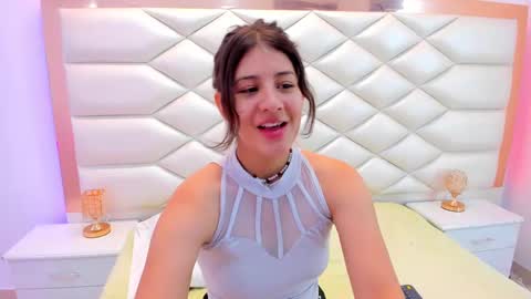 Snapshot of miaqueen021 chatting on February 22, 1:13 pm Sweetie Mia online show from February 22, 1:13 pm