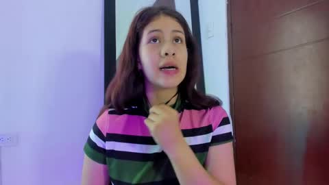 Snapshot of miaqueen021 chatting on September 17, 2:42 pm Sweetie Mia online show from September 17, 2:42 pm