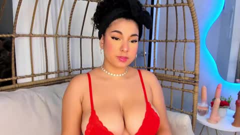Snapshot of miawoderfull chatting on February 22, 3:23 am Mia online show from February 22, 3:23 am