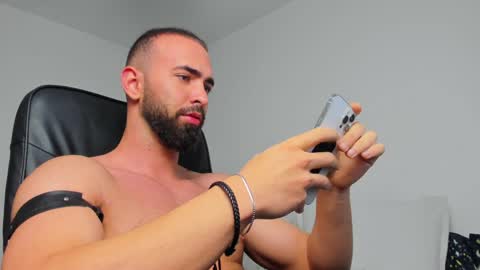 MichaelEvansx online show from December 16, 9:41 pm