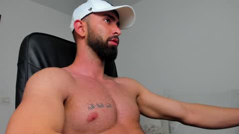 MichaelEvansx online show from December 18, 11:40 pm