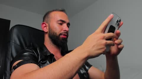 MichaelEvansx online show from December 7, 11:40 pm