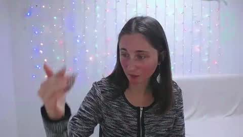 Snapshot of michellee11 chatting on January 17, 4:47 pm Michel online show from January 17, 4:47 pm