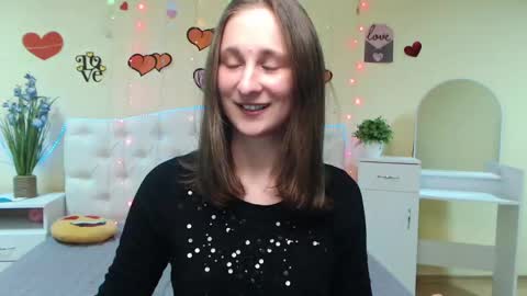 Snapshot of michellee11 chatting on February 19, 12:33 pm Michel online show from February 19, 12:33 pm
