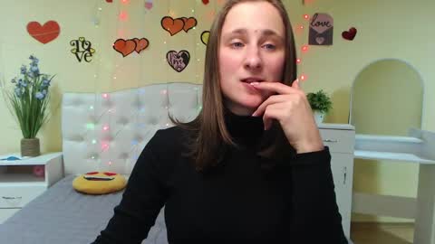 Snapshot of michellee11 chatting on February 18, 3:52 pm Michel online show from February 18, 3:52 pm