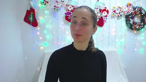 Snapshot of michellee11 chatting on January 13, 2:11 pm Michel online show from January 13, 2:11 pm
