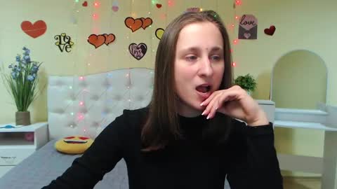Snapshot of michellee11 chatting on February 18, 12:17 pm Michel online show from February 18, 12:17 pm