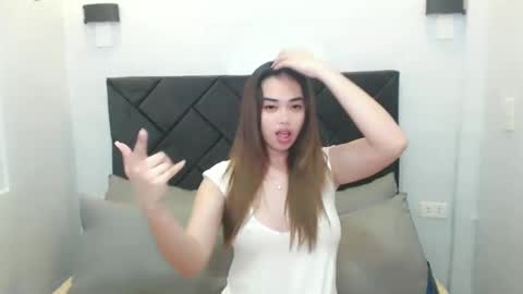 Snapshot of midnightbunny_ chatting on December 22, 4:38 pm Bunny 3 online show from December 22, 4:38 pm