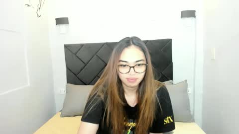 Snapshot of midnightbunny_ chatting on December 8, 2:52 pm Bunny 3 online show from December 8, 2:52 pm