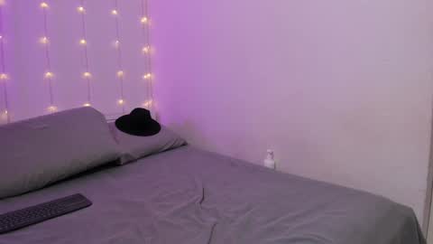 Snapshot of miia_oceann chatting on January 28, 1:39 am miia_oceann online show from January 28, 1:39 am