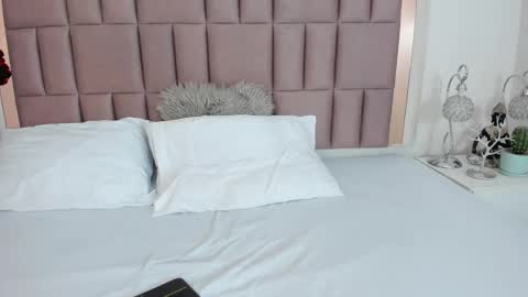 Snapshot of miia_palmerr chatting on February 8, 10:19 pm Mia online show from February 8, 10:19 pm