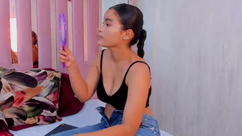 Snapshot of miia_palmerr chatting on September 15, 9:44 am Mia online show from September 15, 9:44 am