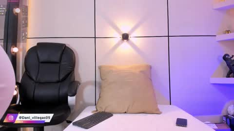 Snapshot of miia_parker_ chatting on February 17, 1:22 pm online show from February 17, 1:22 pm