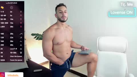 Snapshot of mike_belle chatting on February 3, 8:35 pm Mike Belle online show from February 3, 8:35 pm