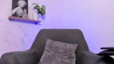 Snapshot of mikecooper_ chatting on December 6, 9:27 am Mike Cooper online show from December 6, 9:27 am