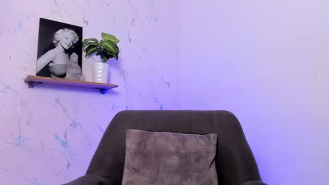 Snapshot of mikecooper_ chatting on December 17, 7:28 am Mike Cooper online show from December 17, 7:28 am
